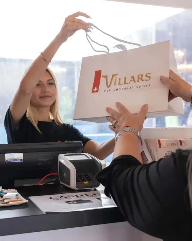Merci de la part de toute l'&eacute;quipe Villars &agrave; tous ceux qui sont pass&eacute;s sur notre stand, ont go&ucirc;t&eacute;, achet&eacute; et partag&eacute; ce moment avec nous ! 

Et un grand merci &agrave; la @foireduvalais de nous avoir permis de f&ecirc;ter nos 125 ans ici 🥳🥳
 
#VillarsMa&icirc;treChocolatier #FoireduValais #125ans